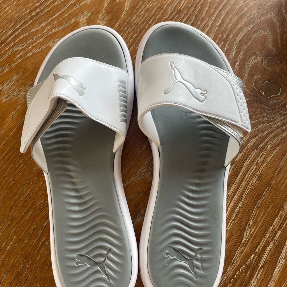 NWOT Puma Sliders